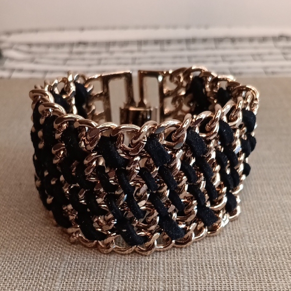 Avon Mark Gleam Weaver Bracelet 2014 - Picture 3 of 9